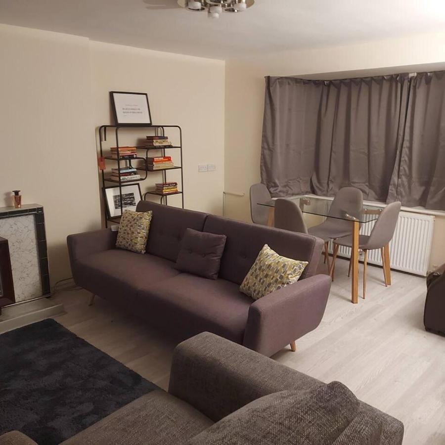Lovely & Beautiful 2 Bed-Apartment In Borehamwood Exterior foto